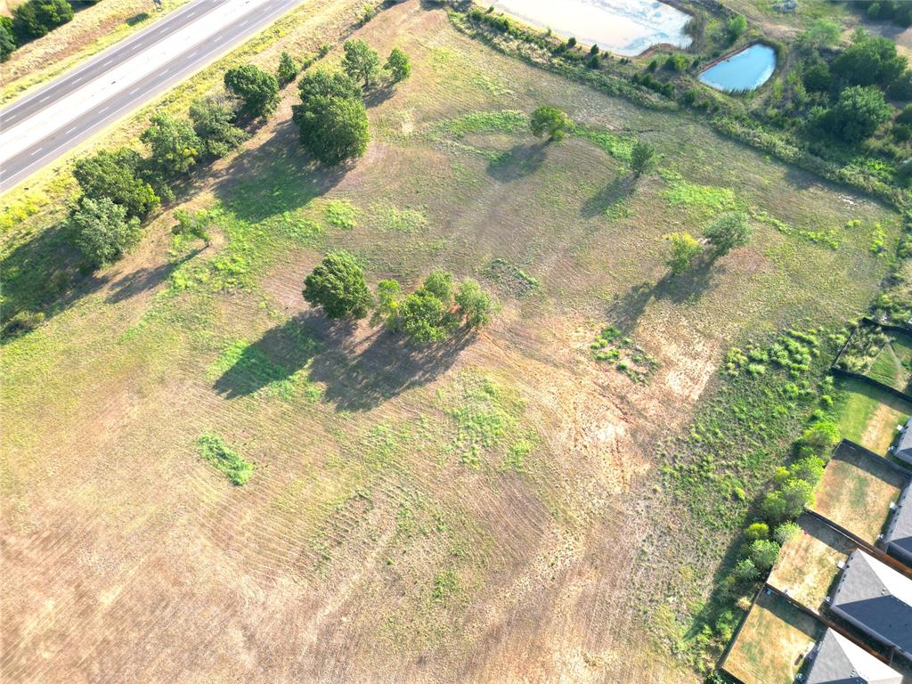 999 Property Photo 5