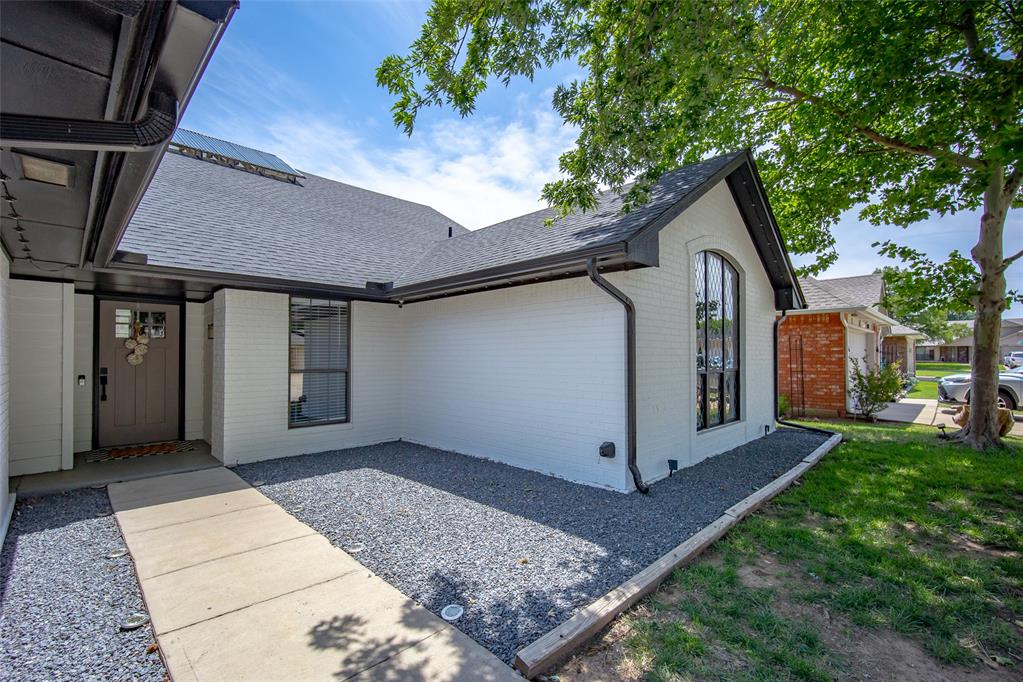 11908 Blueway Avenue Property Photo 6