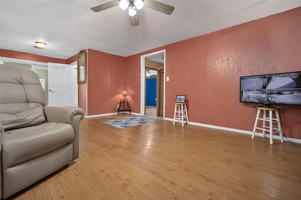 10260 250th Street Property Photo 3