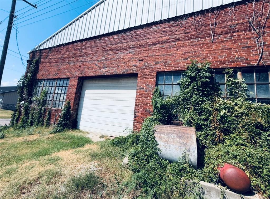 130 S Broadway Street Property Photo 3