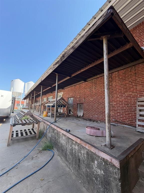 130 S Broadway Street Property Photo 8
