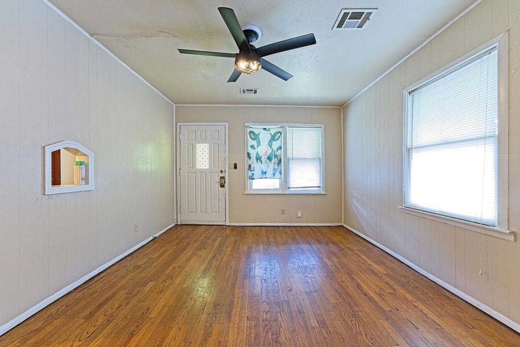 903 E Eufaula Street Property Photo 2