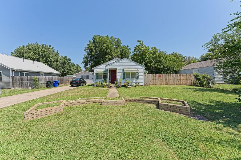 903 E Eufaula Street Property Photo 3