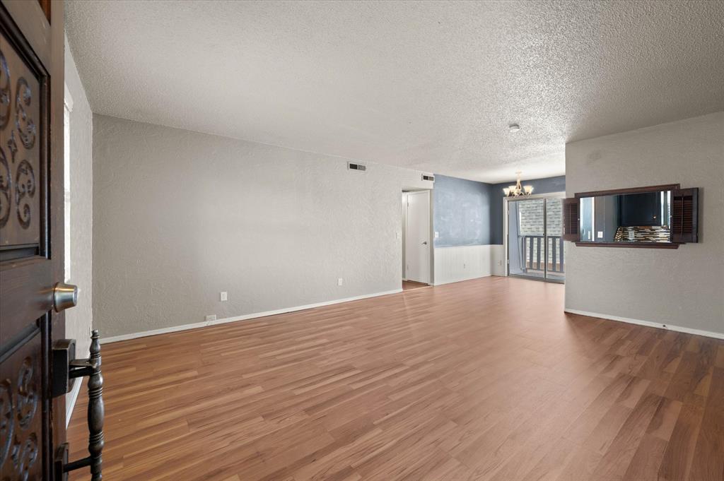 11421 N May Avenue B Property Photo 2