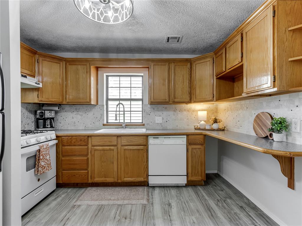 4608 N Mueller Avenue Property Photo 6