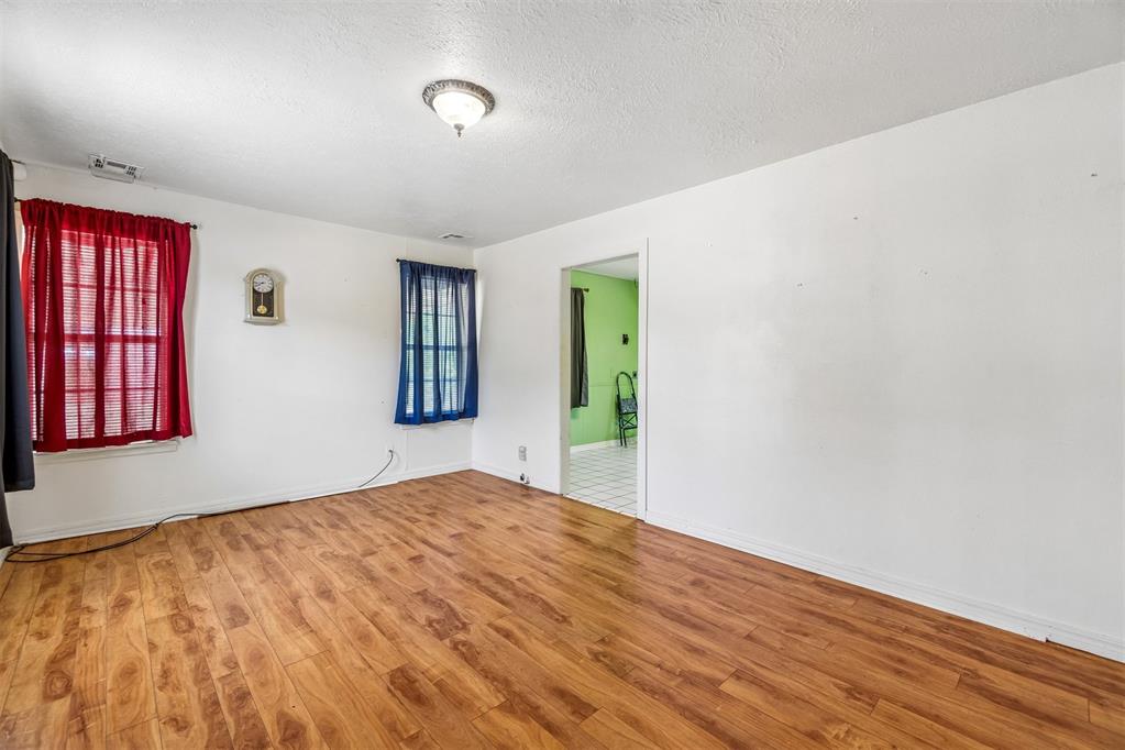 1920 Miramar Boulevard Property Photo 4