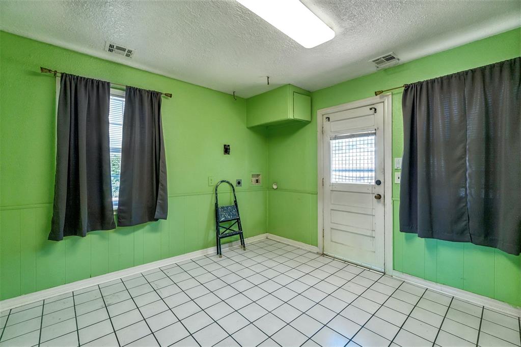 1920 Miramar Boulevard Property Photo 10
