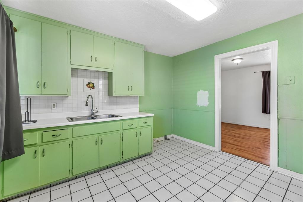 1920 Miramar Boulevard Property Photo 11