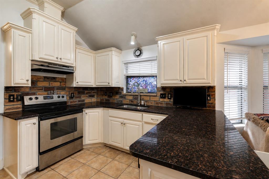 16320 Old Elm Lane Property Photo 7