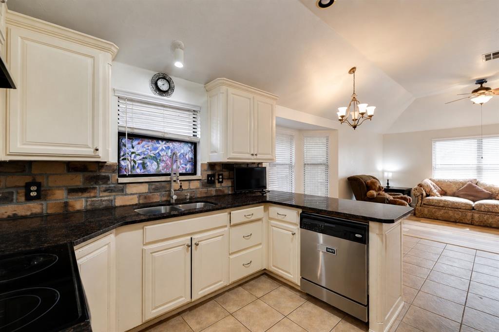 16320 Old Elm Lane Property Photo 8