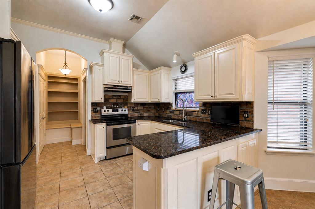 16320 Old Elm Lane Property Photo 13