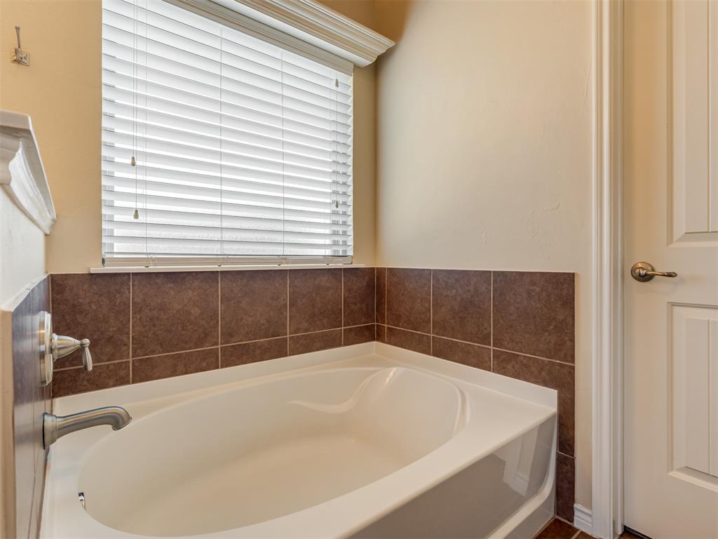 10413 Westover Avenue Property Photo 20