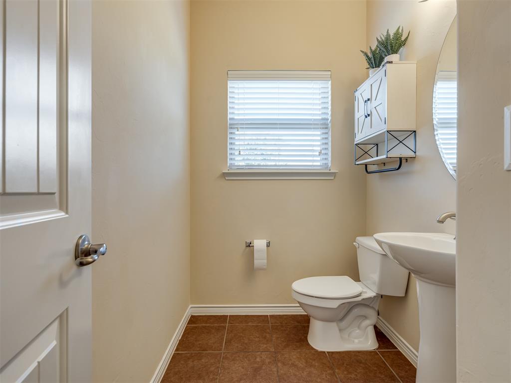 10413 Westover Avenue Property Photo 26