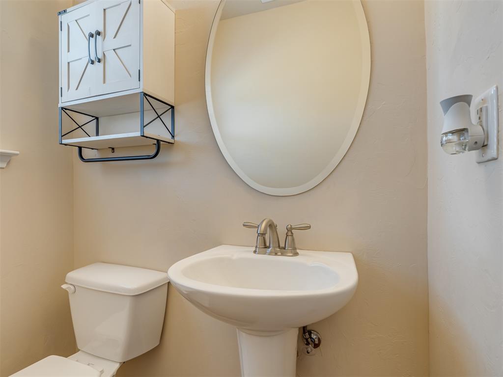 10413 Westover Avenue Property Photo 27