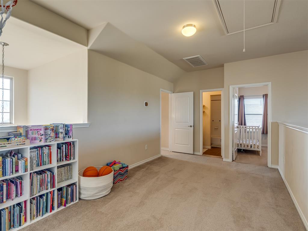 10413 Westover Avenue Property Photo 28