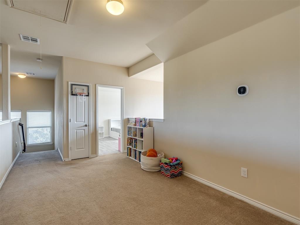 10413 Westover Avenue Property Photo 29
