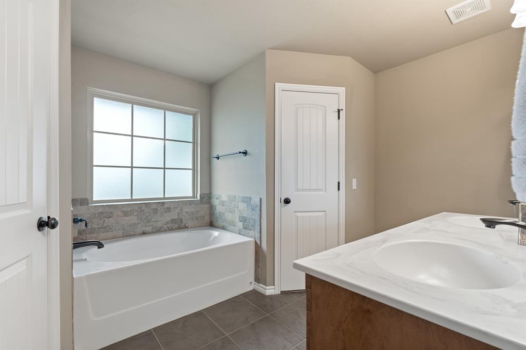 4409 Boardwalk Avenue Property Photo 26