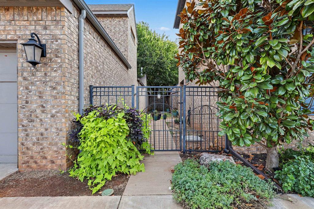 12324 Hidden Forest Boulevard Property Photo 3