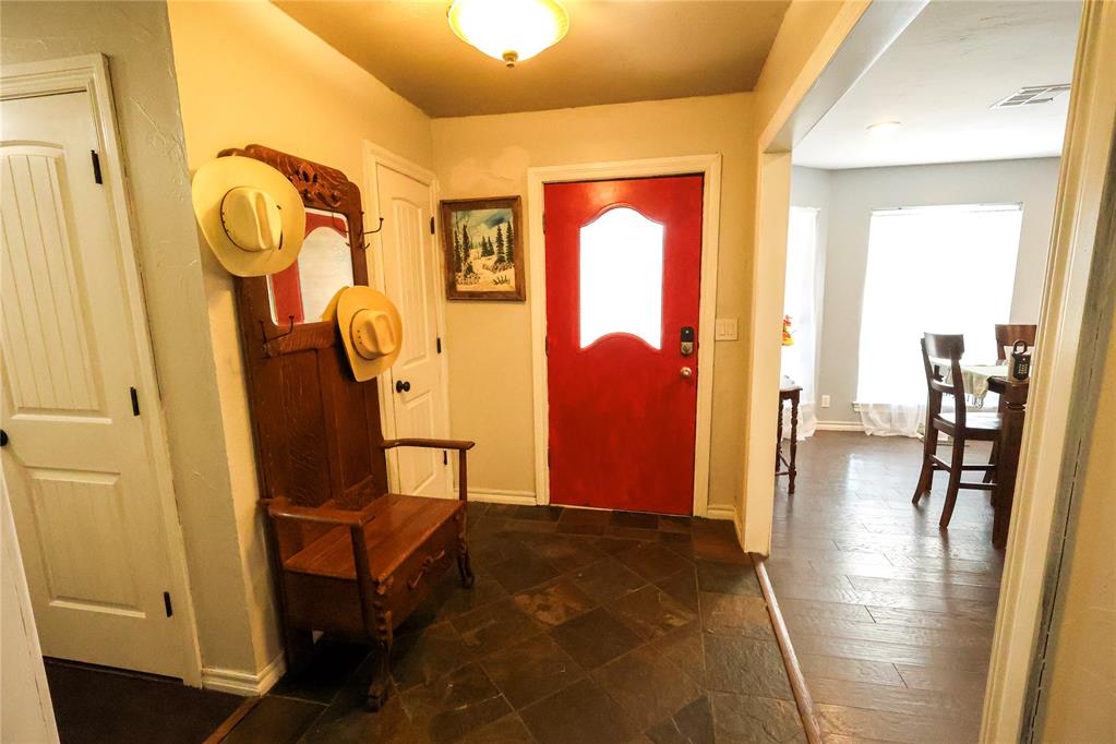 507 Whispering Oaks Property Photo 6