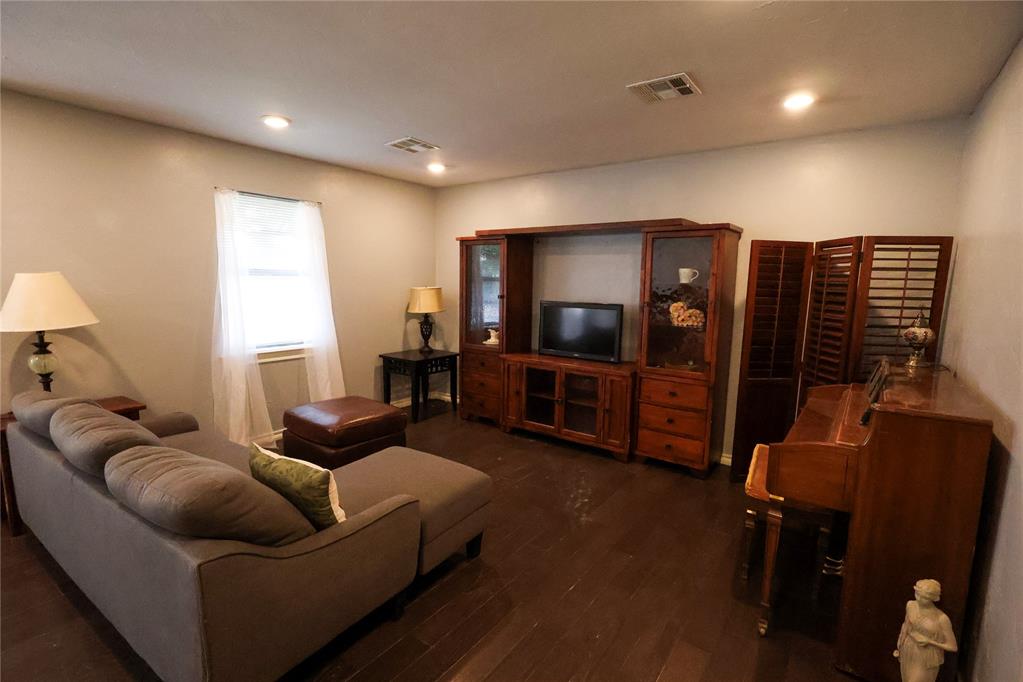 507 Whispering Oaks Property Photo 10