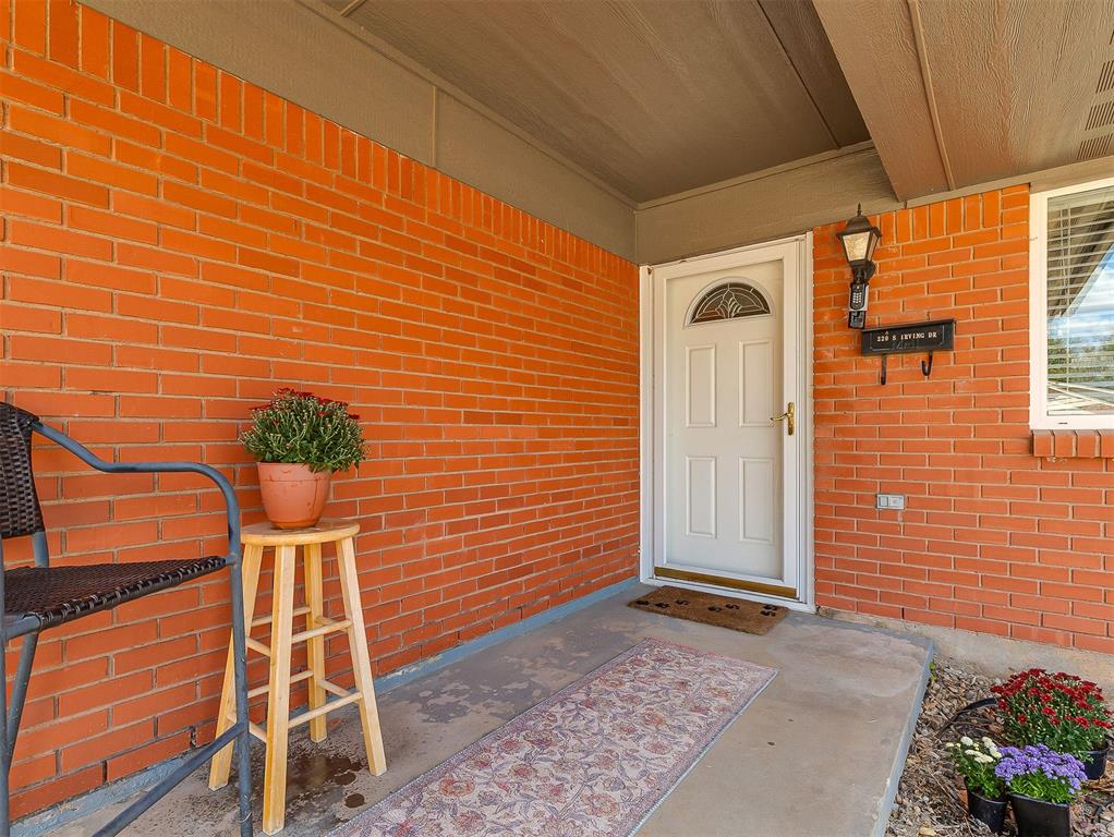 220 S Irving Drive Property Photo 2