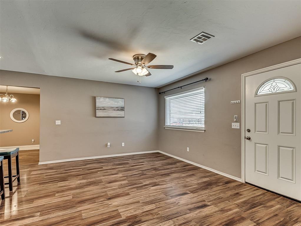 220 S Irving Drive Property Photo 4
