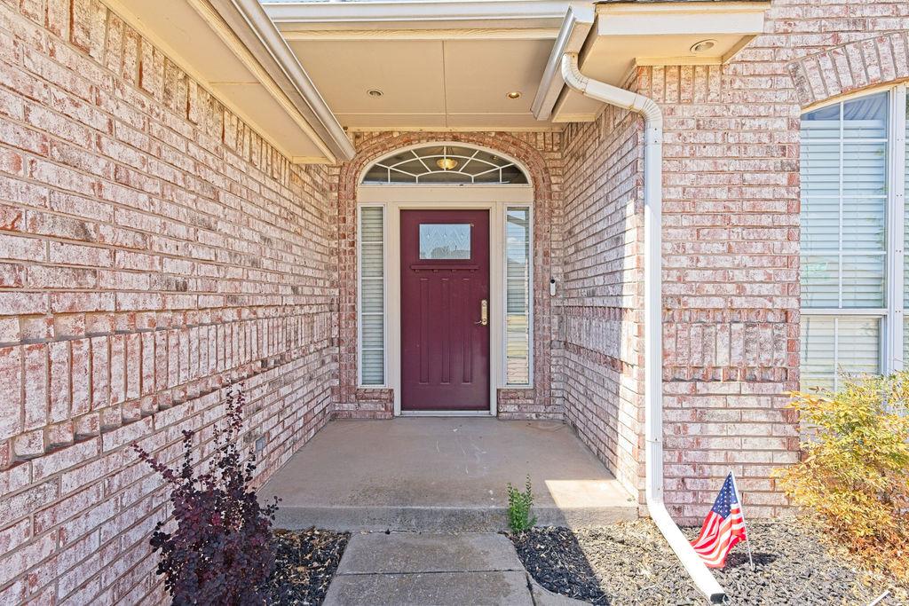 9301 S Barnes Avenue Property Photo 7