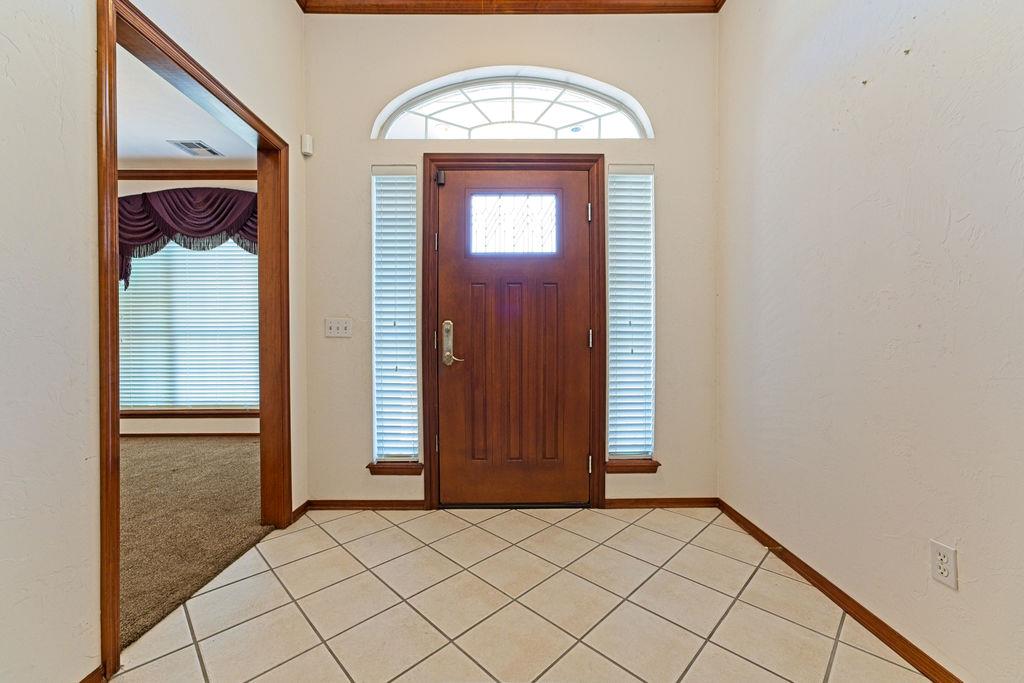 9301 S Barnes Avenue Property Photo 11