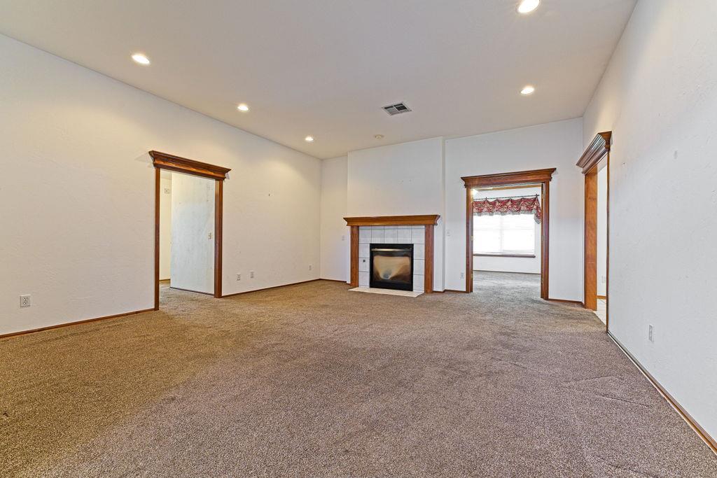 9301 S Barnes Avenue Property Photo 12