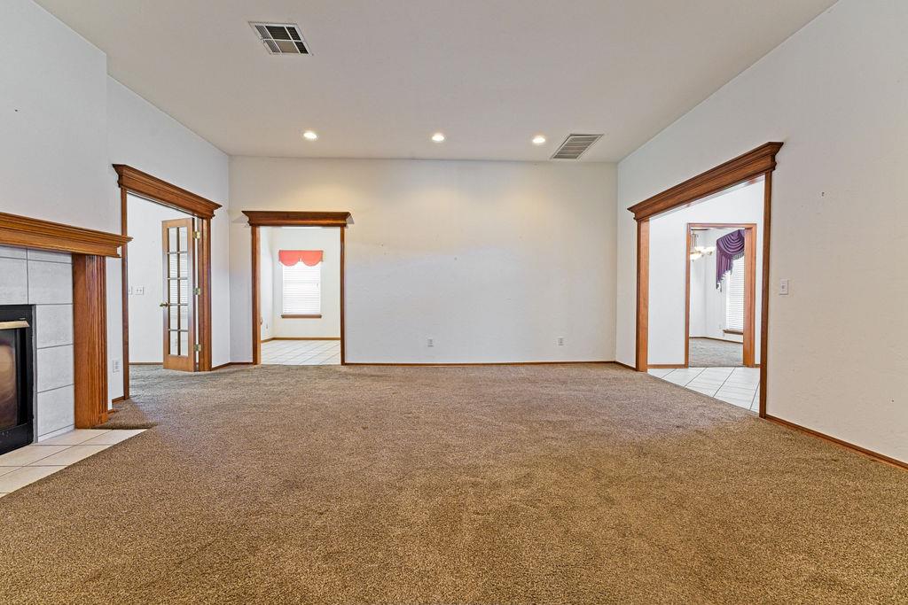 9301 S Barnes Avenue Property Photo 14