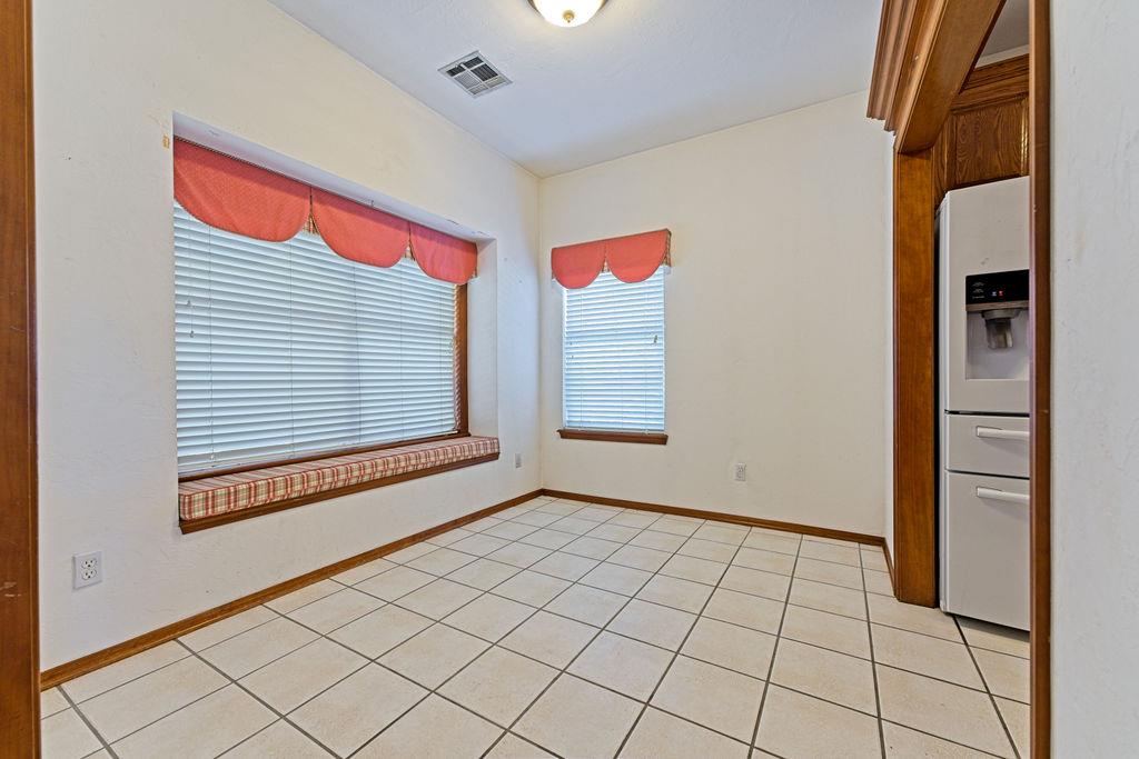 9301 S Barnes Avenue Property Photo 15