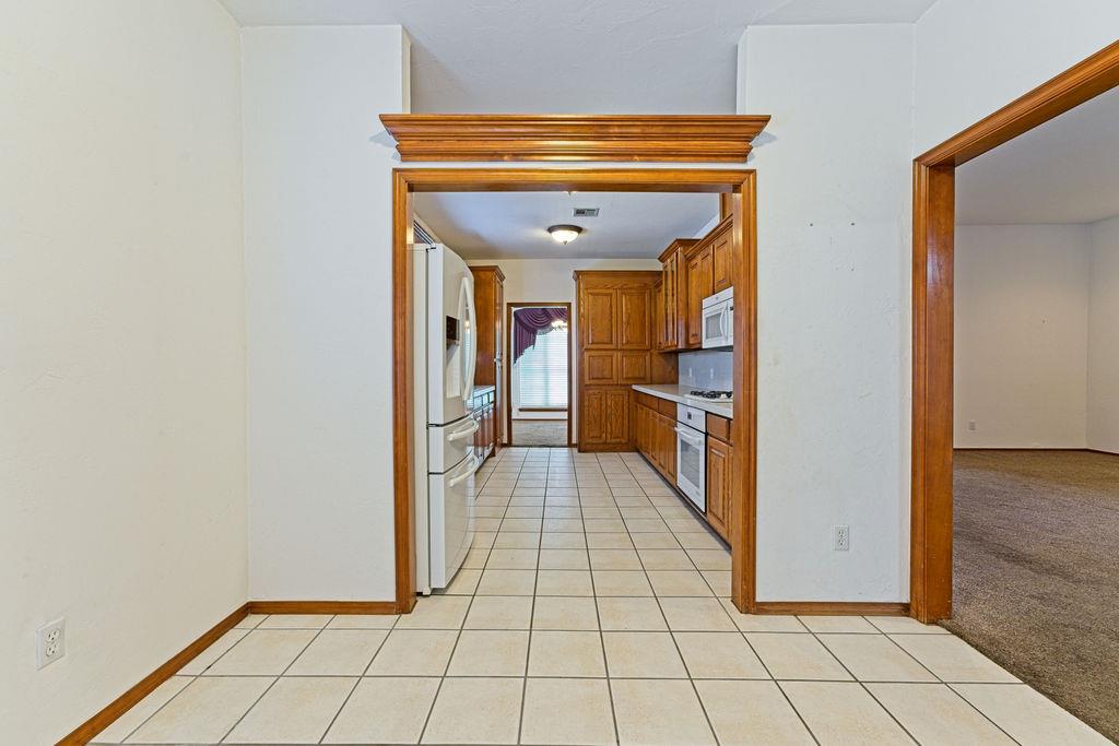 9301 S Barnes Avenue Property Photo 16