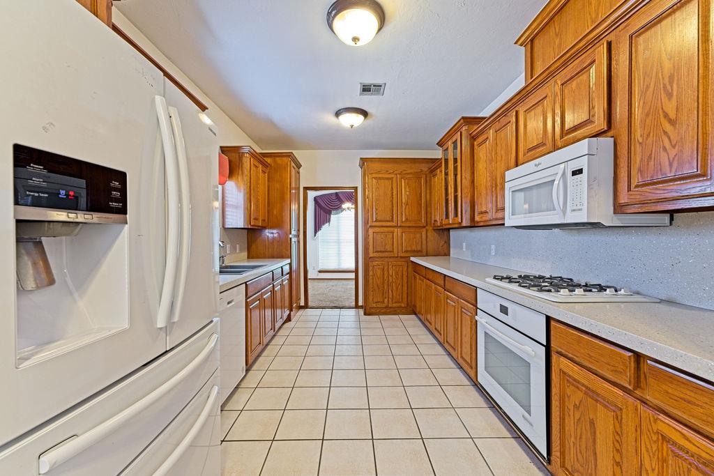 9301 S Barnes Avenue Property Photo 17