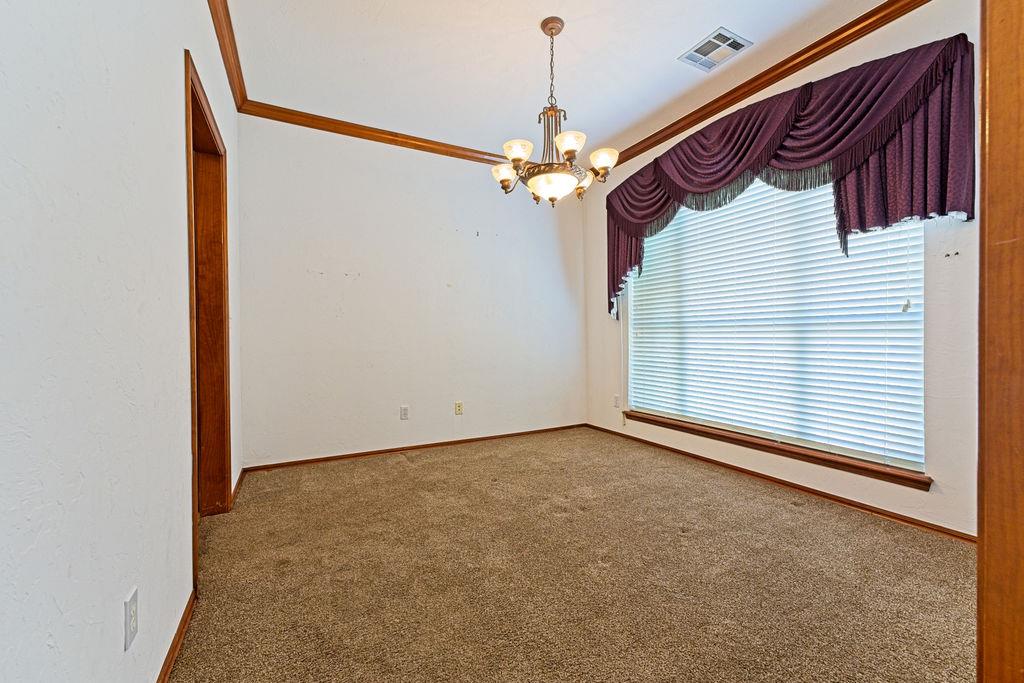 9301 S Barnes Avenue Property Photo 20