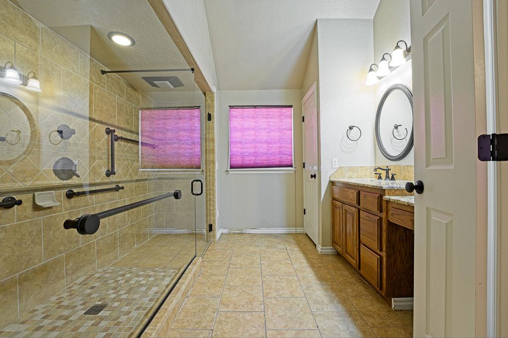 9301 S Barnes Avenue Property Photo 28