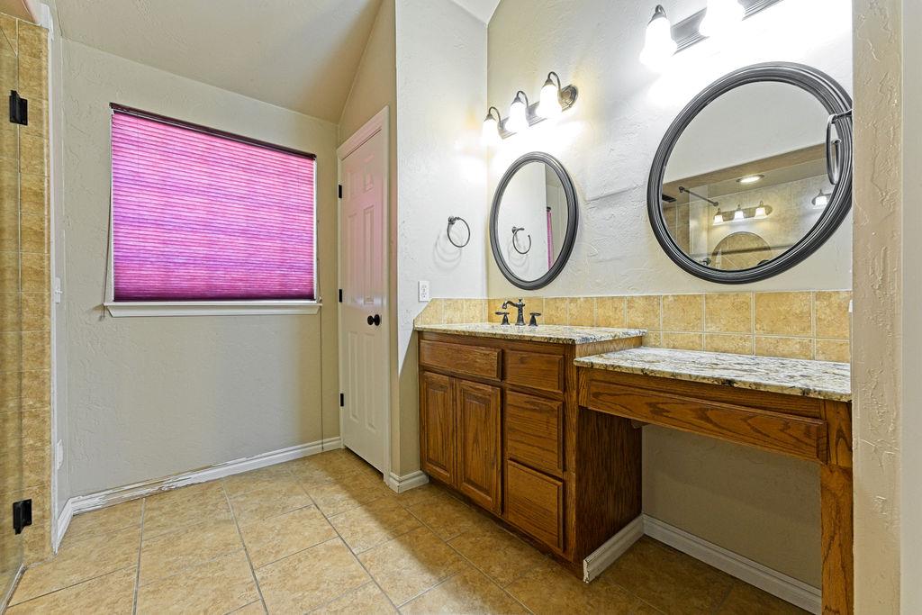 9301 S Barnes Avenue Property Photo 29
