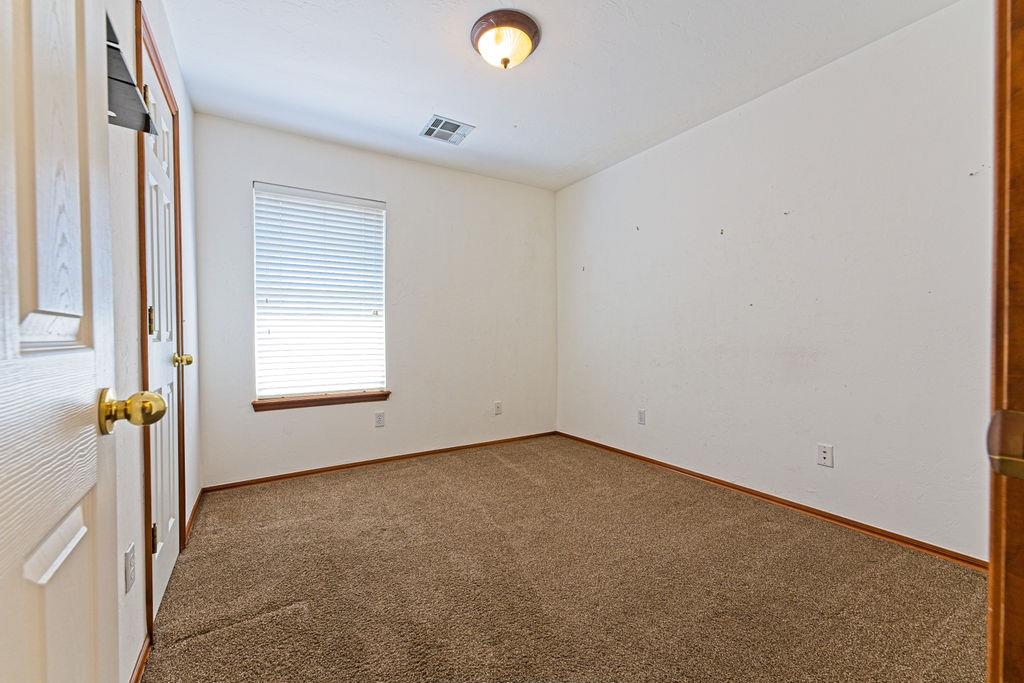 9301 S Barnes Avenue Property Photo 32