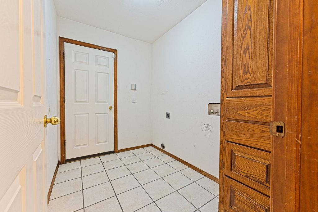 9301 S Barnes Avenue Property Photo 38