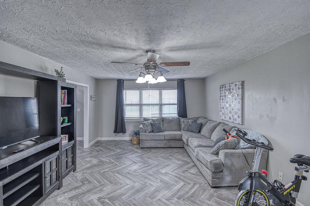 2225 W Country Club Road Property Photo 4