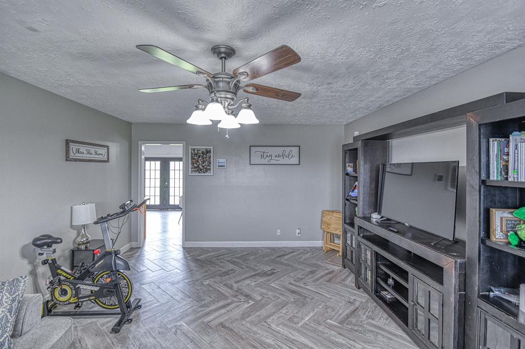 2225 W Country Club Road Property Photo 5