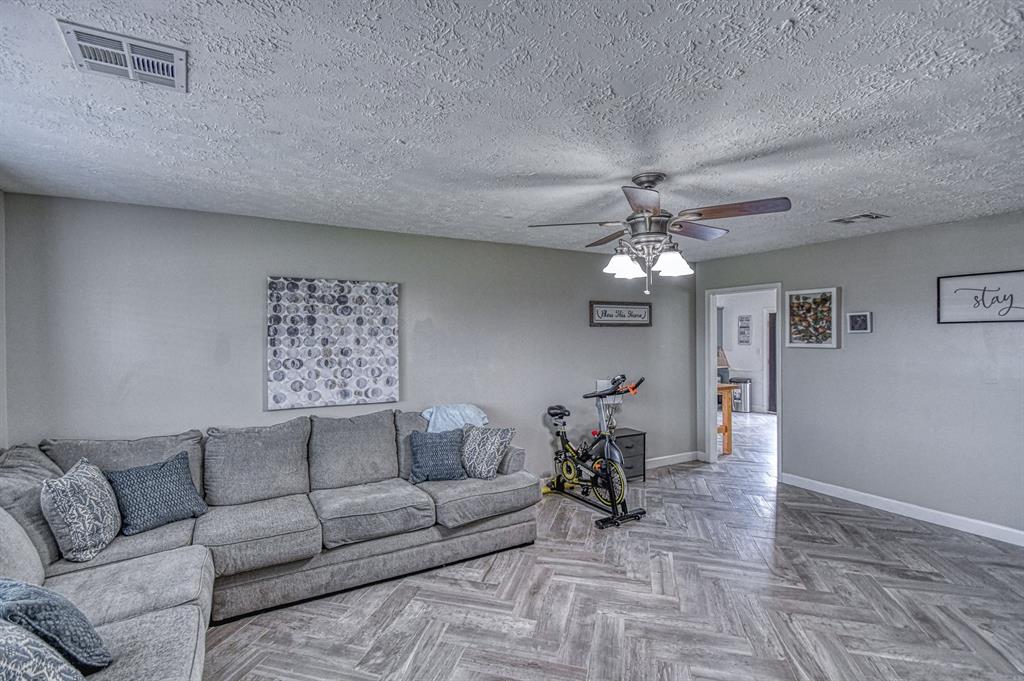 2225 W Country Club Road Property Photo 6
