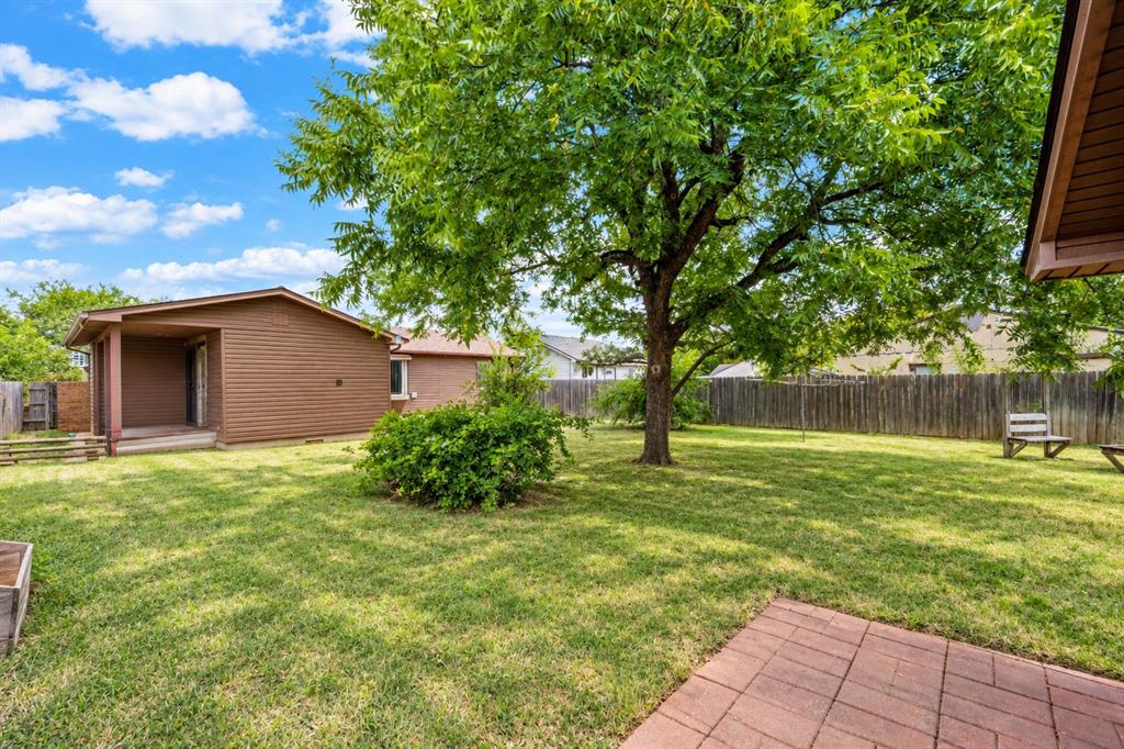 1804 Nw Lindy Avenue Property Photo 4