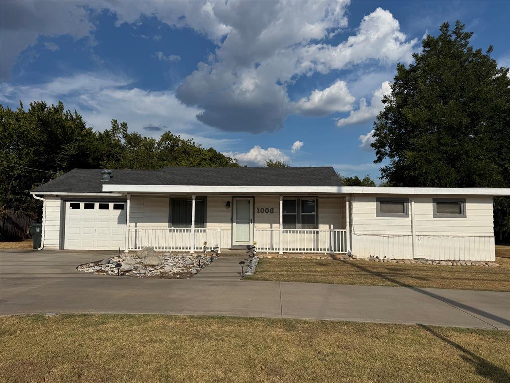 1006 N Douglas Boulevard Property Photo 1