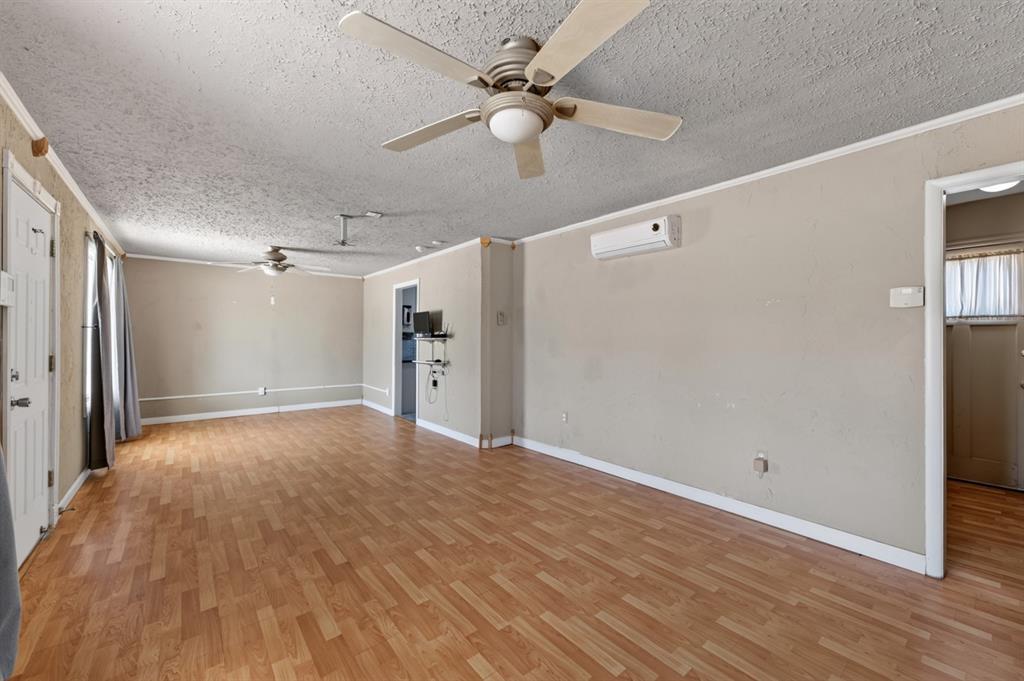 1006 N Douglas Boulevard Property Photo 5