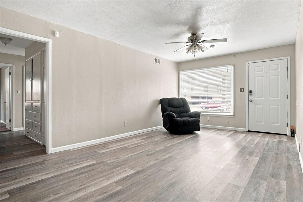 209 W Glenhaven Drive Property Photo 4