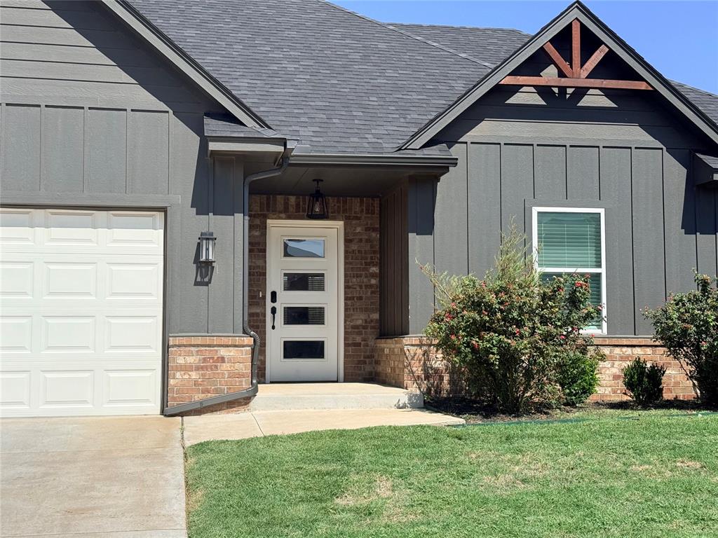 15813 Langley Way Property Photo 2