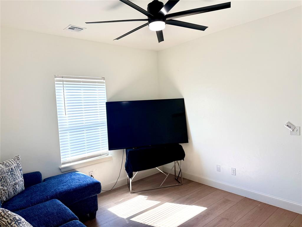 15813 Langley Way Property Photo 15