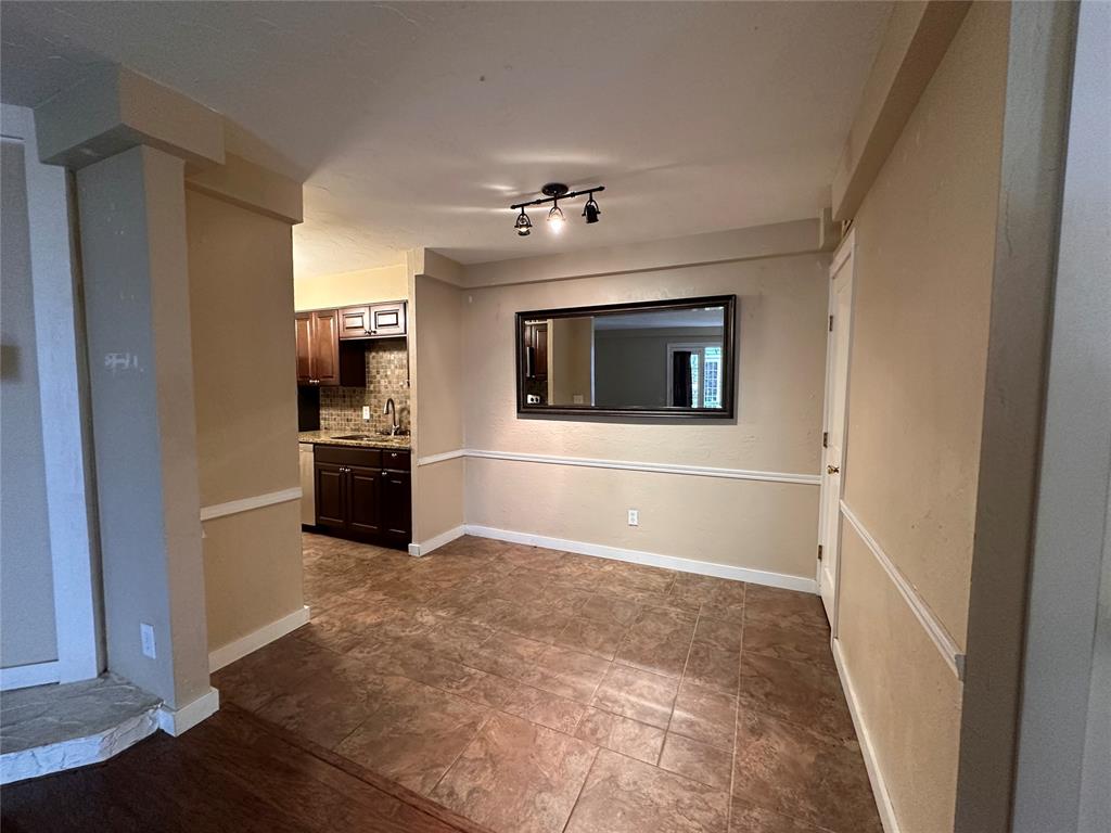 6028 Nw Expressway Street A Property Photo 2