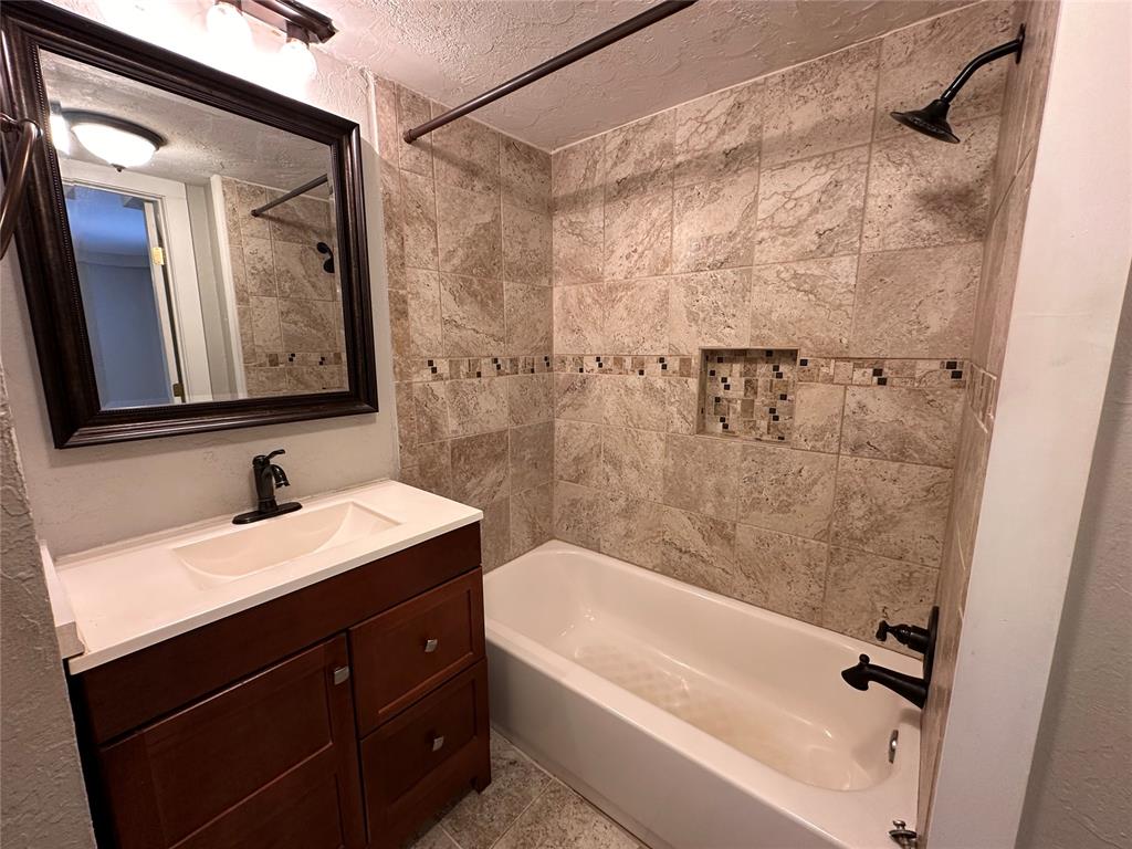 6028 Nw Expressway Street A Property Photo 8