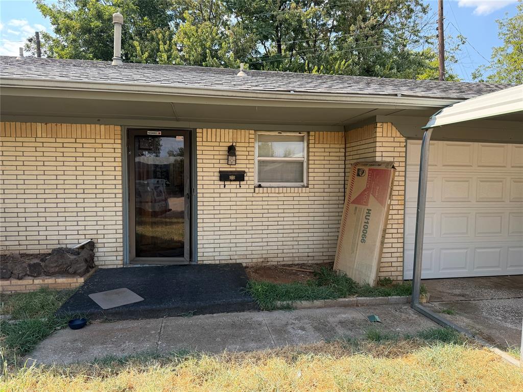 7109 S Shartel Avenue Property Photo 2